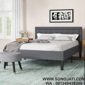 Tempat Tidur Kayu Warna Abu-Abu Pinheiro