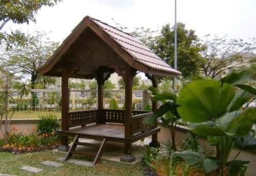 gazebo taman kayu