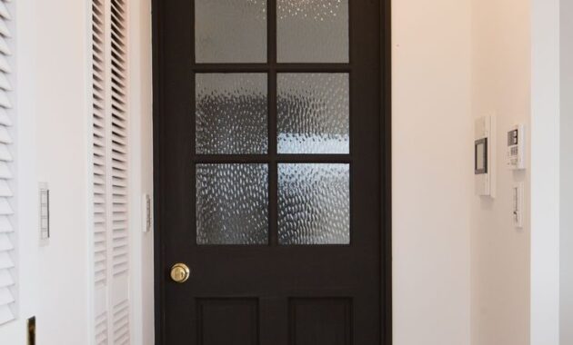pintu kamar mandi