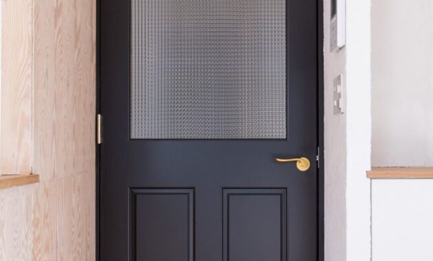 pintu kamar mandi