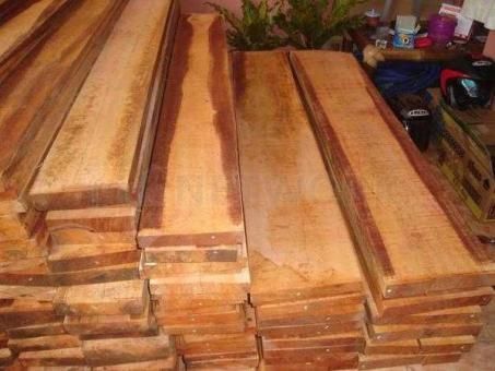 menjaga kelembaban kayu
