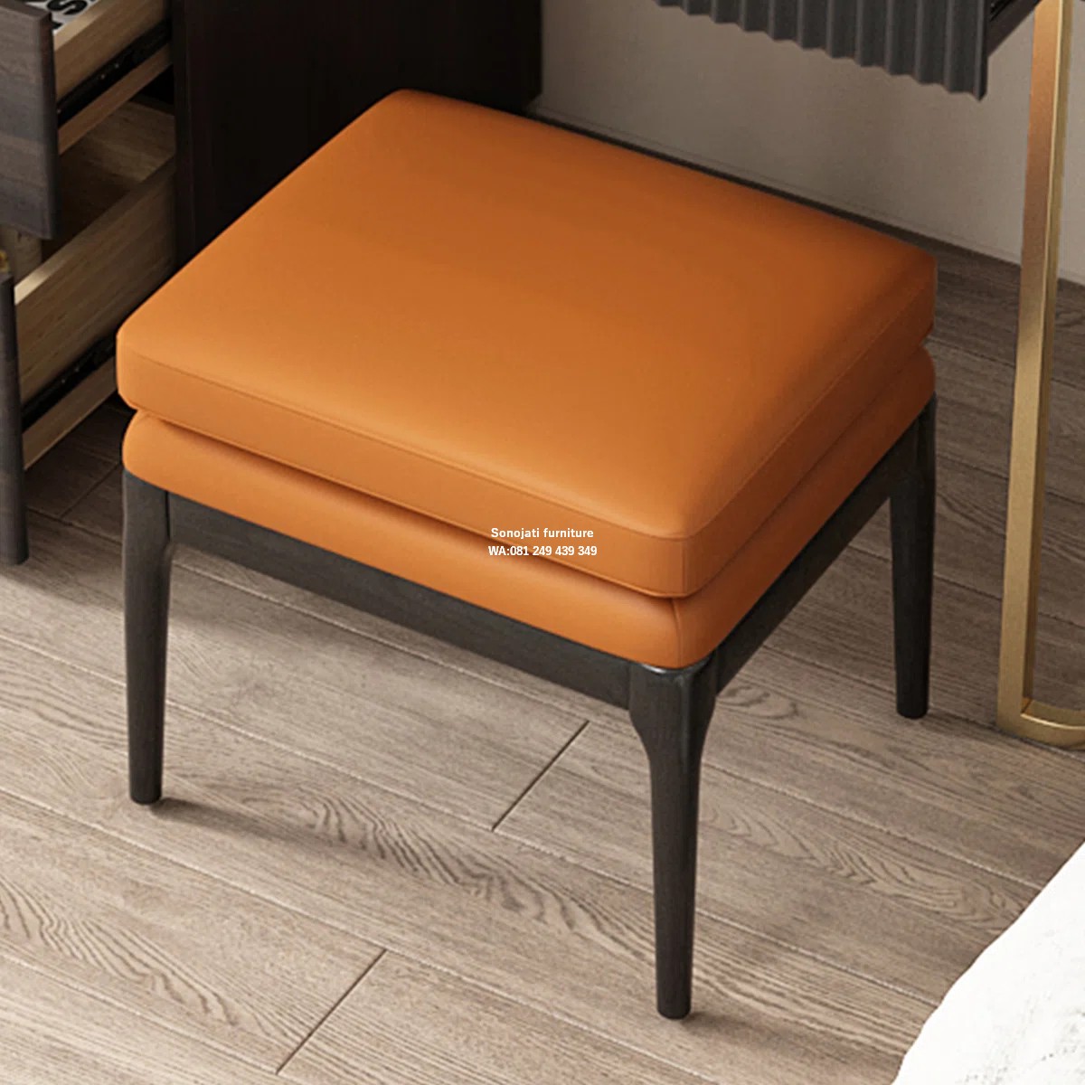 Bangku Rias Minimalis Lari Latitude® Bangku Rias Minimalis Lari Latitude®