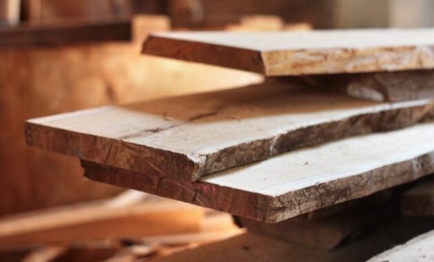perbedaan kayu jati vs mahoni untuk furniture