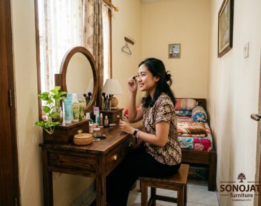 Meja Rias Kamar Sempit