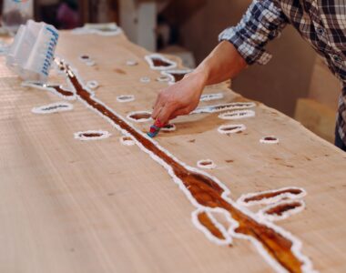 memperbaiki finishing mebel