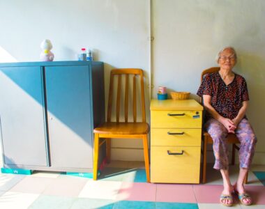 kenapa pentingnya menggunakan furniture kesehatan untuk lansia
