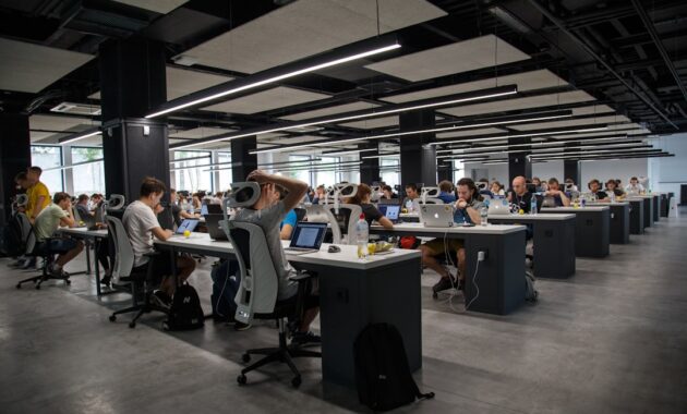 apa kelebihan menggunakan furniture kesehatan untuk pekerja kantor