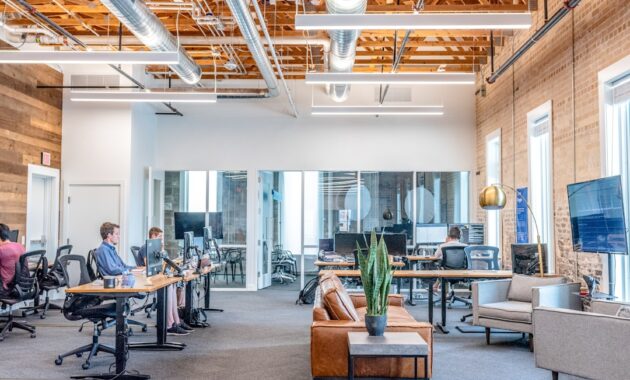 apa kelebihan menggunakan furniture kesehatan untuk pekerja kantor