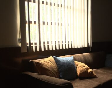 berapa lama sofa sehat bisa bertahan jika digunakan sehari-hari